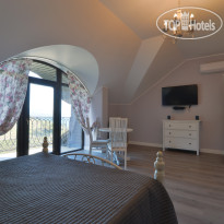 Riviera Deluxe Attic