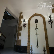 Замок Алустон 