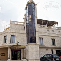 Ajax Hotel