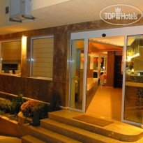 Avis Hotel