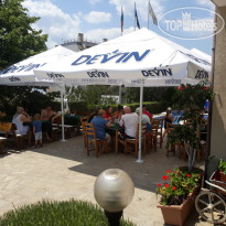 Yuzhni Noshti garden