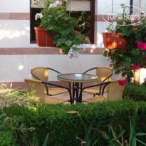 Bellehouse Guest House 