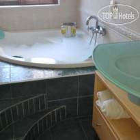 Villa Sapphire Guest Rooms  