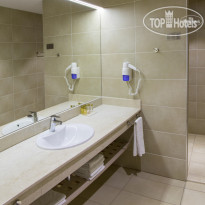 Dreams Sunny Beach Resort and Spa Suit Bathroom