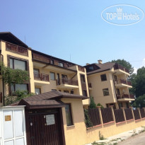 Nevina Apartments 