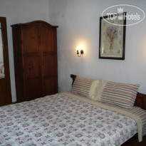 The Old House 1980 Hotel 