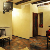 The Old House 1980 Hotel 