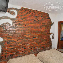 The Old House 1980 Hotel 