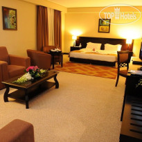 Monroe Hotel & Suites 