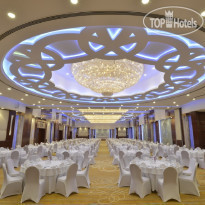 The Diplomat Radisson Blu Hotel Residence & Spa