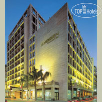 Le Commodore Hotel