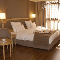 Le Commodore Hotel