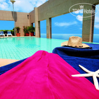 Gefinor Rotana Aquarius Pool Bar