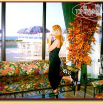 Holiday Suites 