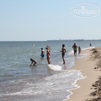 Villa Santorini Широкий пляж с чистым белым пе