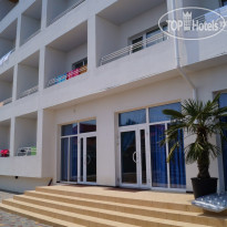 Villa Santorini Вход в здание отеля.