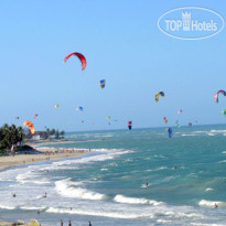 Адам и Ева Затока в сентябре.Серферы.