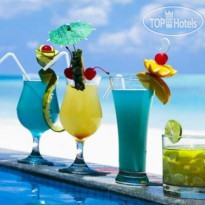 Адам и Ева Коктейли в баре отеля Адам и Е