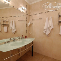 Swiss hotel Ванна кімната півлюкса