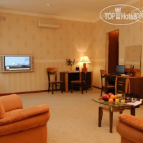 Swiss hotel Люкс Королівский  перша кімнат