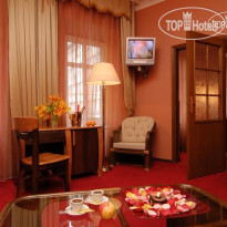 Swiss hotel Люкс перша кімната