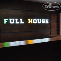 Full House Hotel & Capsule Hostel 