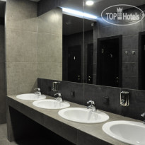 Full House Hotel & Capsule Hostel 