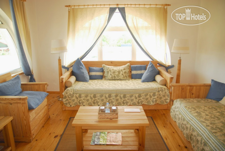 New photos from tourists Maison Blanche 