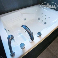 DH Naissance Hotel