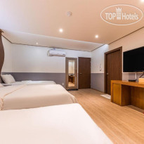 DH Naissance Hotel