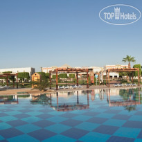 основной бассейн в SUNRISE Grand Select Crystal Bay Resort 5*