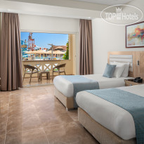 Pickalbatros Aqua Blu Resort - Hurghada Family Room Pool View