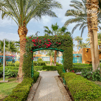 Giftun Azur Resort Дорожки между домиками-бунгало