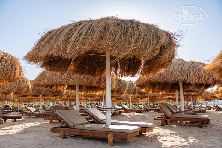 Пляж в Viktor Apartments 3*