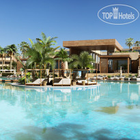 Основной открытый бассейн в Jaz Elite Riviera 5*