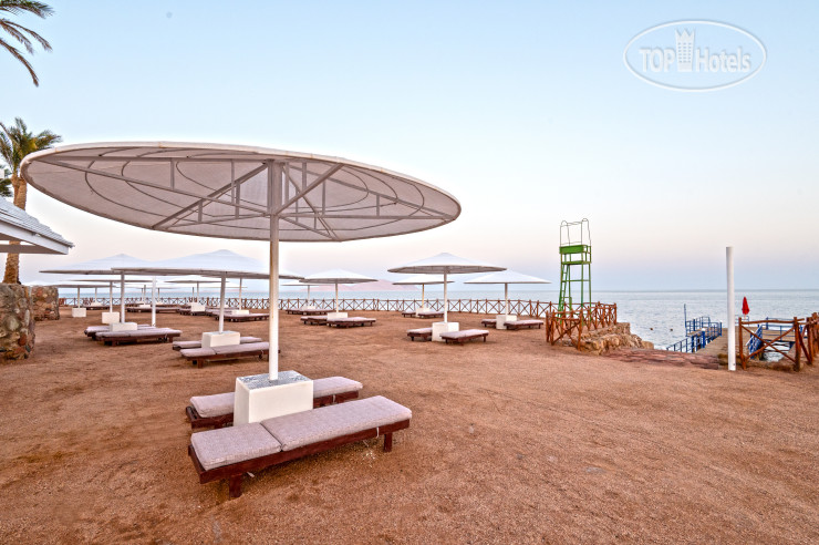 Пляж в Clifton House 4*