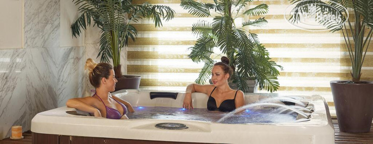 Hotel photo Coral Sea Waterworld 4*