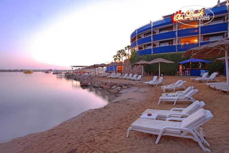 Пляж в Merve Apartments 3*