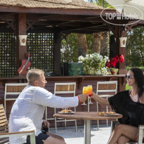 Xperience Kiroseiz Premier кафе у бассейна