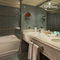 Pickalbatros Golf Beach Resort  Royal wing room bathroom