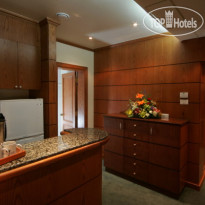 Queen Centre Arjaan by Rotana 