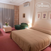 Smelyne Hotel