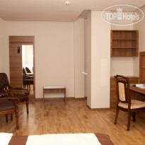 Leon Hotel
