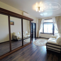 Dom Moscow Hotel холл люкса с балконом и видом 