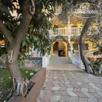 Мэри Вход в главный корпус 