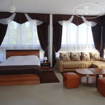 Золотые пески Полулюкс с витражными окнами 1