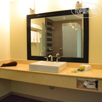 Radisson Hotel & Suites