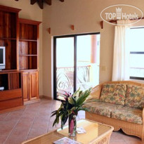 Clarion Suites Roatan at Pineapple Villas