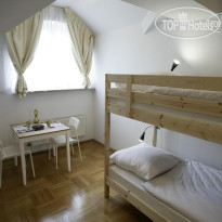 Red Sails Hostel & Apartments