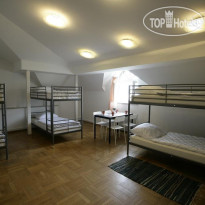 Red Sails Hostel & Apartments